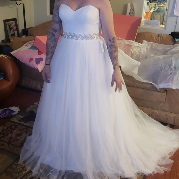 Davids Bridal Wedding Dress - Picture 2 of 7